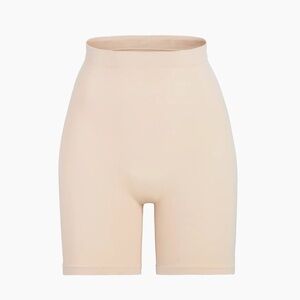NEW Skims Seamless Sculpt Mid-Waist Mid-Thigh Short in Clay Size Small